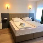 Apartments, Outlet 100 Meter